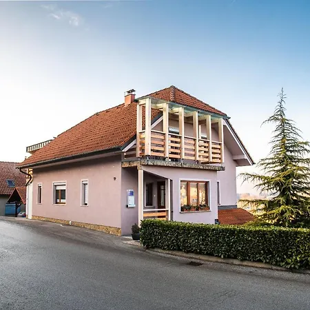 Three Bedroom Ana With Hot Tub Sevnica